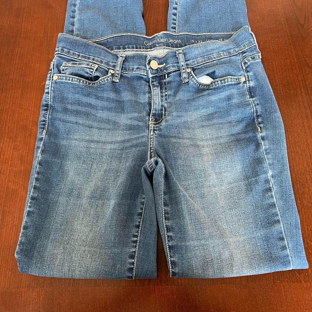 Calvin Klein super skinny womens medium wash distressed blue jeans size 10